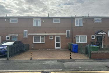 4 bed flat, Corn Close, Ardwick, Manchester, M130EB - Image 1